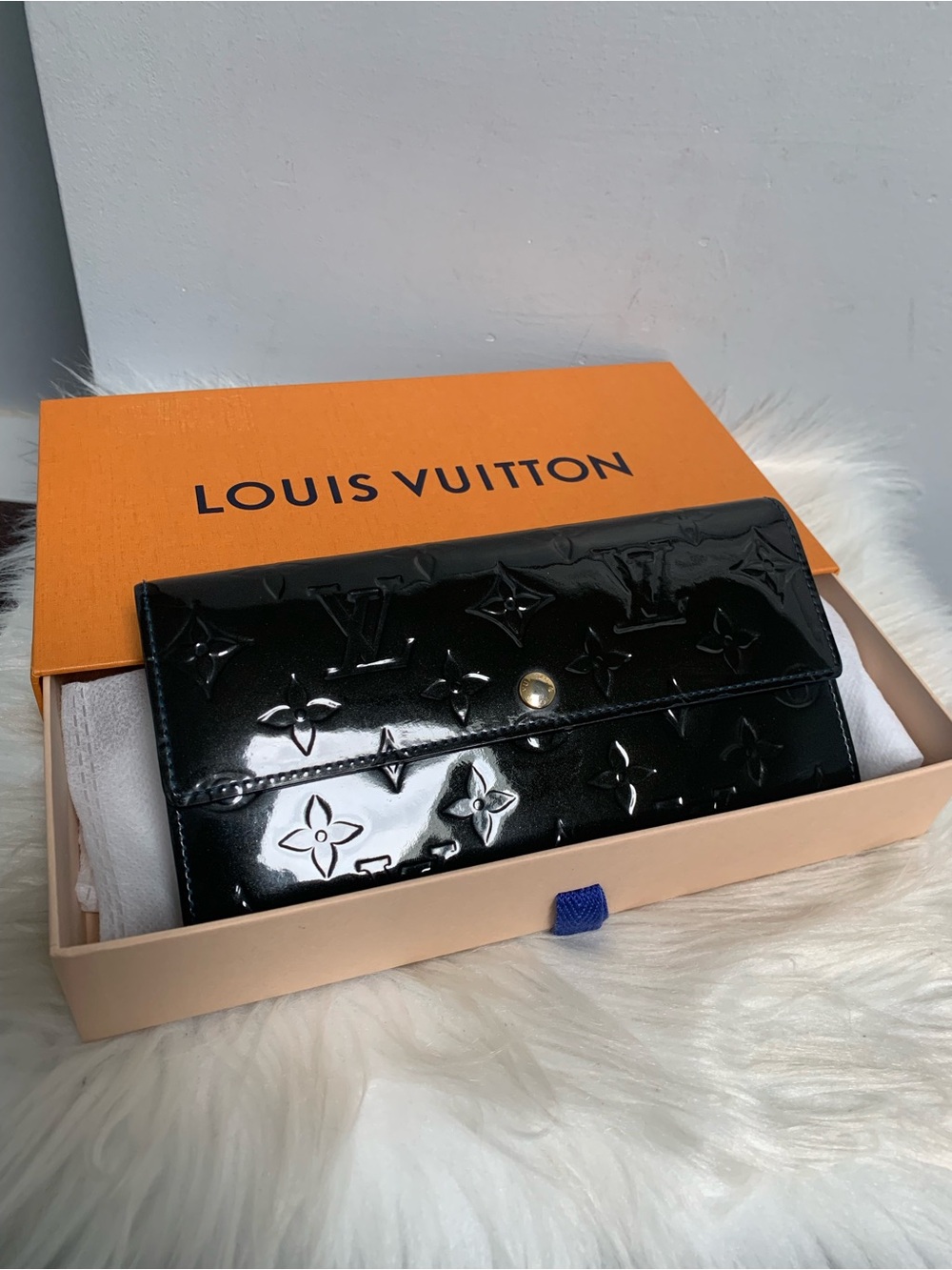 2011 authentic Louis Vuitton black vernis wallet w blue stitching w box